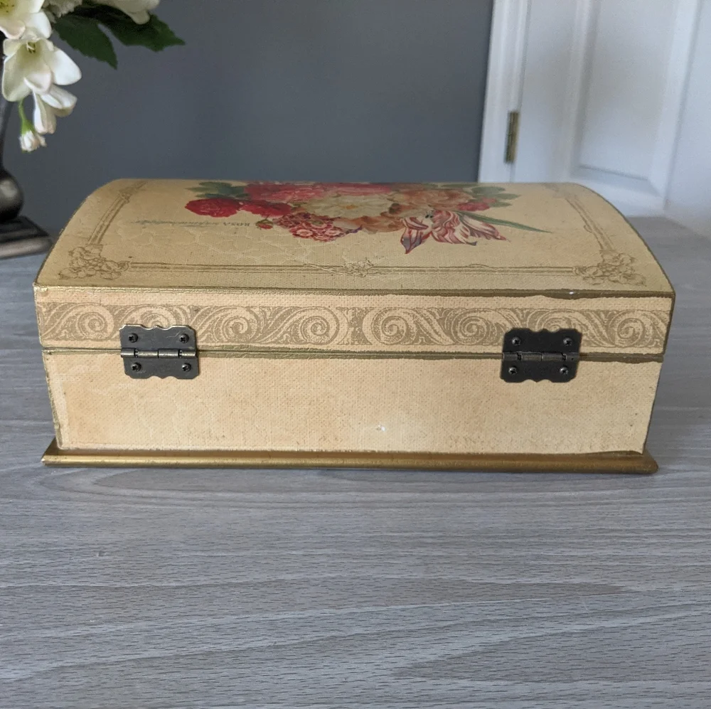 Wooden Box w/ 4 Packs of Notecards